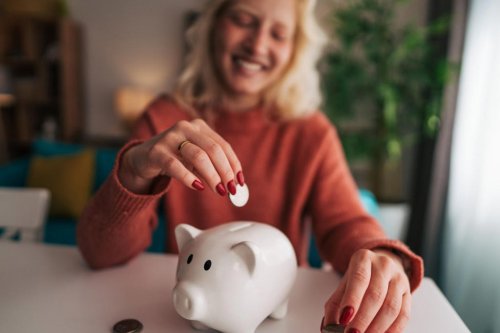 How much Brits should actually have in their savings, according to their age