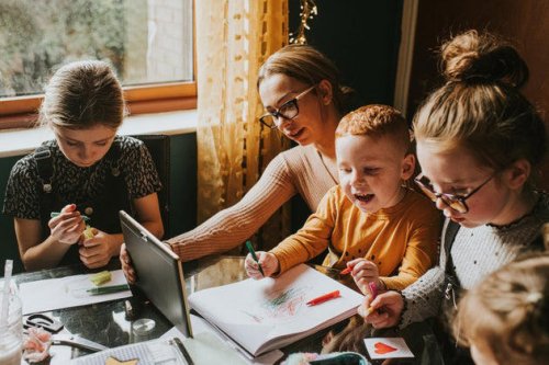 Top 6+ All-Too-Familiar Signs You Grew Up In An 'Enmeshed Family'