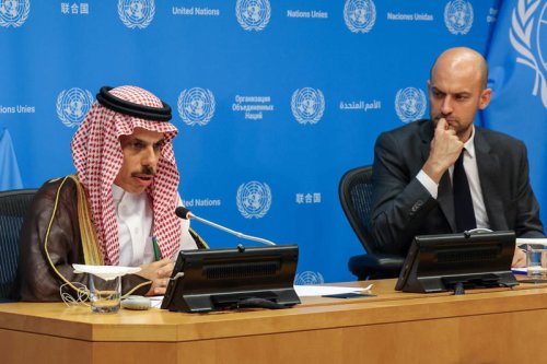 Arab nations tell Hamas to &lsquo;disarm&rsquo; and end rule of Gaza after Starmer ultimatum