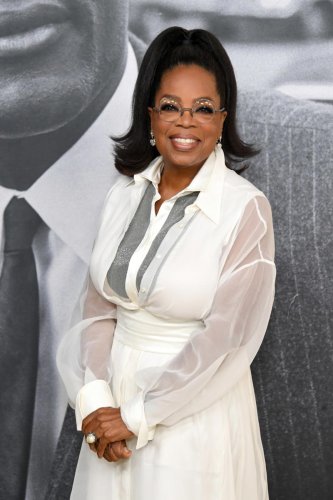 Oprah Winfrey denies claim she kept private Hawaii road closed during tsunami evacuation