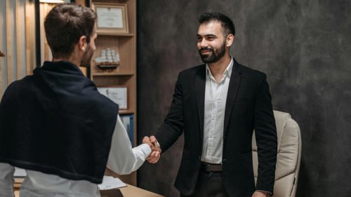 Top 10+ Mistakes To Avoid During A Salary Negotiation &amp; 10 Tips To Get More Money