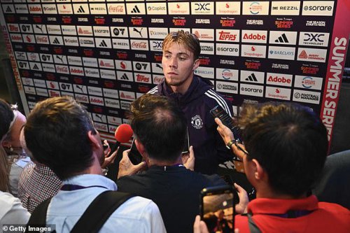 Rasmus Hojlund delivers update on his Man United future