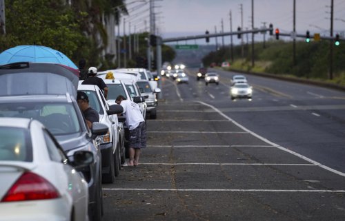 People had hours before the tsunami hit Hawaii. How they spent it worsened evacuation gridlock