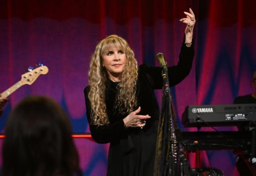 Stevie Nicks cancels tour dates due to injury