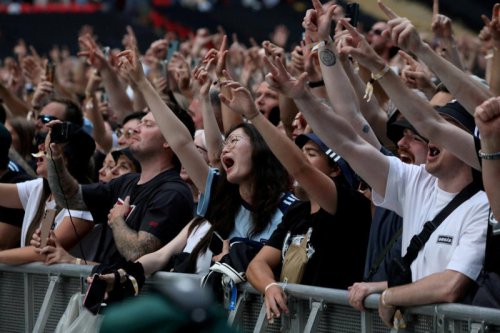 Boozy Oasis fans smash Wembley Stadium record