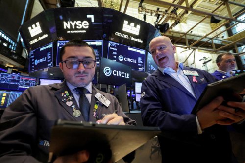 Stocks are overpriced&nbsp;, Investors forget to buy low&nbsp;, The stock market is too &lsquo;concentrated&rsquo;&nbsp;, What to do about those gloomy stock forecasts?&nbsp;, Forecasts predict a dismal decade for stocks. Here's what to do.