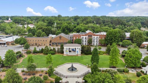 This Tiny Town in Georgia Is One Of The Prettiest In The State&mdash;And Has A Great Food Scene