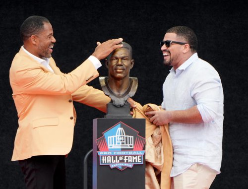 Legendary Arizona State football ballhawk dons gold jacket at Hall of Fame induction