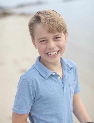Why did tender leave Kate and Wills' superyacht to get George a 'specific dietary item'?