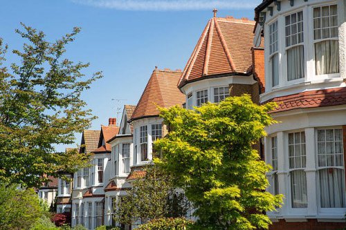 Can we put in an offer on a house if it is sold subject to contract?