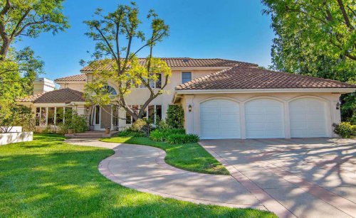 A boomer couple wants to sell their 5-bedroom home. But they're delaying in hopes of avoiding at least $700,000 in taxes.