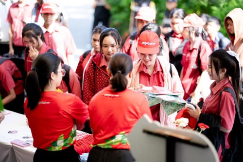 เดินหน้าโครงการ &ldquo;Fly Green&rdquo; ปลูกโกงกาง 50,000 ต้น ฟื้นฟูชายฝั่งเพชรบุรี