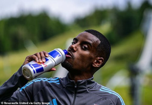 Alexander Isak tells Newcastle he wants to explore a transfer away