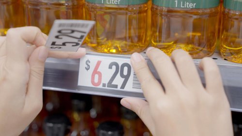 The sale that vanishes at checkout, This isn&rsquo;t a one-off, Grocery shopping used to be simple, The blame falls on Kroger, Little mistakes, big consequences, Not enough staff, too many tags, And it&rsquo;s not just Kroger, Shoppers are fighting back, Kroger&rsquo;s response: Hire 15,000 workers, Senators step in, People are losing trust, Have you noticed it too?, Grocery Giant Busted for 18% Price Gouging as Shoppers&rsquo; Trust Plummets