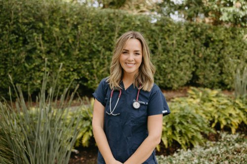 Meet the Sydney vet providing 'peaceful euthanasia' and palliative care at home for much-loved family pets