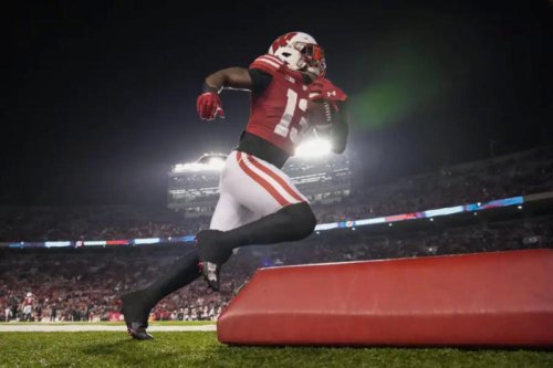 Wisconsin Badgers: Big Ten Rival Renews Pursuit of 2026 TE Commitment