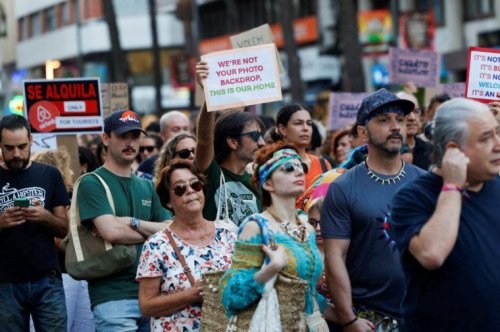 Hundreds protest Brits turning Alicante into &lsquo;theme park for drunken tourism&rsquo;