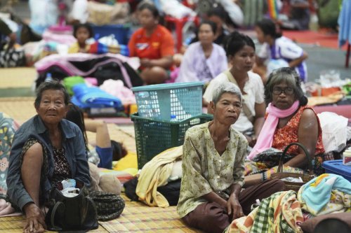 Tens of thousands flee their homes as Thailand and Cambodia clash