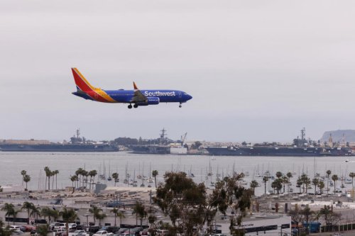 Las Vegas-bound Southwest flight 'aggressively' dove to dodge aircraft, passengers say