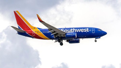 Plane drops 500 feet to 'avoid mid-air collision'