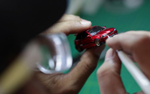 Malaysian artisan crafts hyper-realistic miniature cars, selling hundreds globally