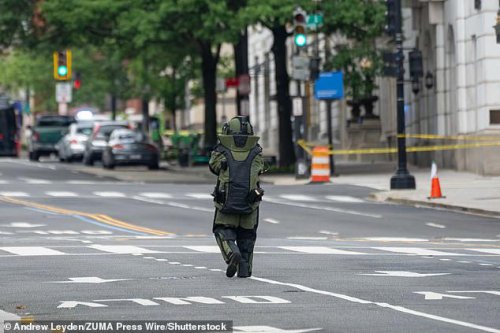 Bomb squad deployed after suspicious package discovered near White House