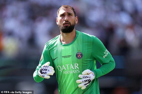 PSG 'agree deal for new goalkeeper', with 'door open for Man United or Man City' to sign Donnarumma