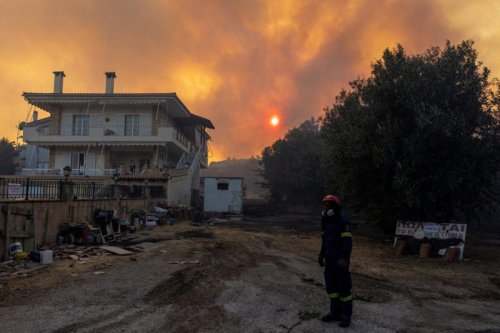 Latest Greece travel advice as wildfires hit mainland