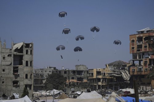 Israel begins daily pause in fighting in 3 Gaza areas to allow 'minimal' aid as hunger grows