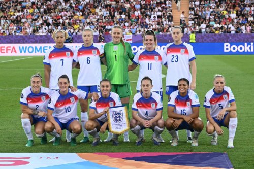 How much do women footballers get paid?