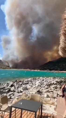 Europe burns: Tourists flee inferno bearing down on Italian beach and Greek holiday islands