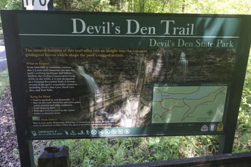 Police search for suspect who fatally attacked couple in Arkansas' Devil&rsquo;s Den State Park