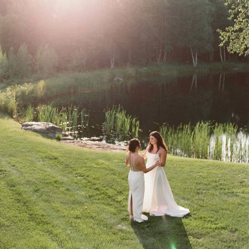 A Neutral Color Palette and Plenty of Flowers Set the Tone for This Wedding in the Green Mountains of Vermont