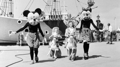 Top 30+ Vintage Family Vacations That Defined a Generation
