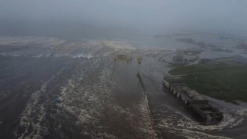 Aussie stuck in Hawaii says locals 'panic buying' after tsunami warning