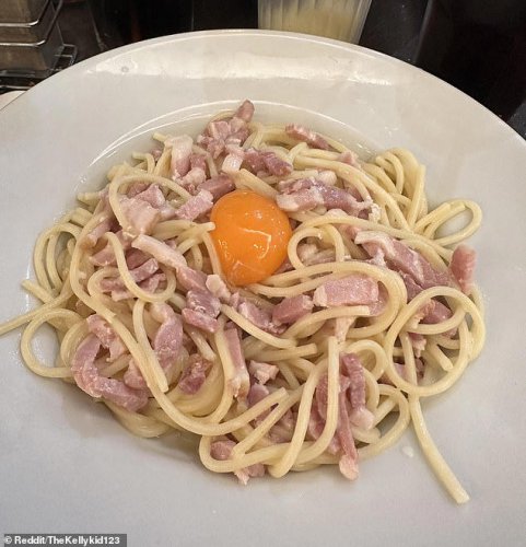 Warning over Paris restaurant 'scam' as travellers shame 'tourist trap' near the Eiffel Tower