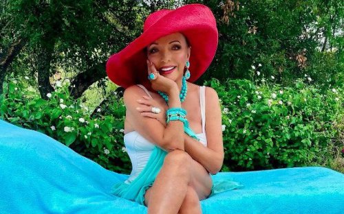 At 92, Joan Collins is still the pinnacle of glamour