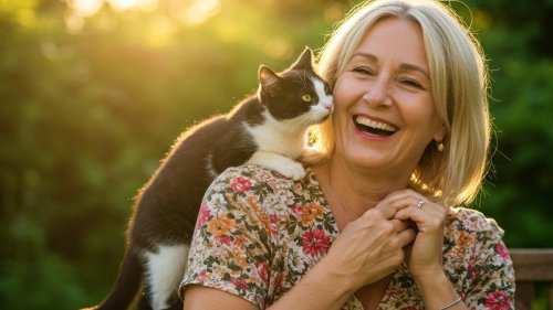 Top 10+ behaviors that reveal your cat sees you as his mother (even if you're a man)
