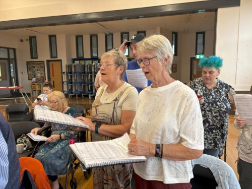 The 8 benefits of joining a singing group in your 60s