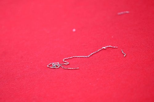 Understanding social media's broken jewelry theory