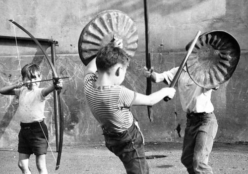 Top 20+ Photos of Kids Playing Until the Streetlights Came On