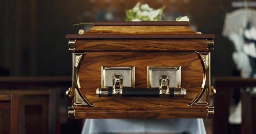 When Someone in the Family Passes Away, Never Throw Away These 4 Things at Their Funeral