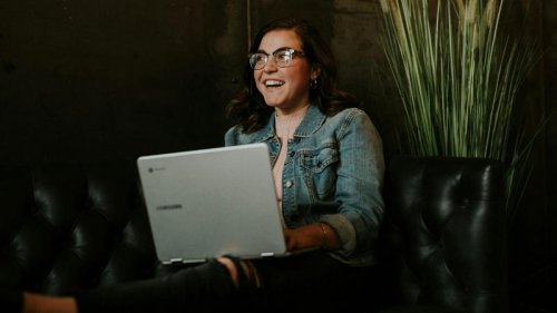 Travel While Working: 20 Jobs That Allow You To Explore The World