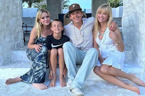 Reese Witherspoon Gets Candid About Balancing Her Career and Motherhood: &lsquo;I&rsquo;d Cry Working 14 to 17 Hours&rsquo;