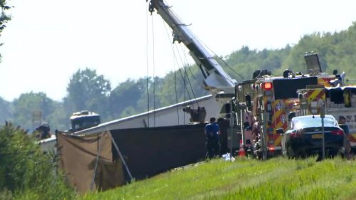 At least 5 people killed after bus traveling back from Niagara Falls crashes: Police