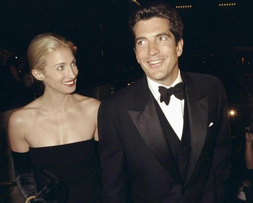 All About Carolyn Bessette-Kennedy&rsquo;s Understated Engagement Ring, Which Was Inspired by Jackie Kennedy