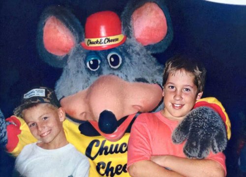 Top 15+ Party Photos From Chuck E. Cheese That Give Us Flashbacks