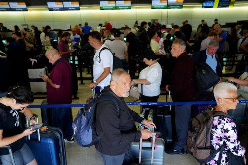 Is the government shutdown impacting flight delays at Newark Airport? By the numbers