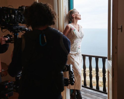 Sharon Stone&rsquo;s Secret to Finding Your Personal Style? Touch Grass.