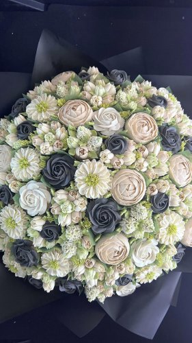 Top 35+ Cupcake Creations That Look Like Floral Masterpieces, By Baker Macey Nemer